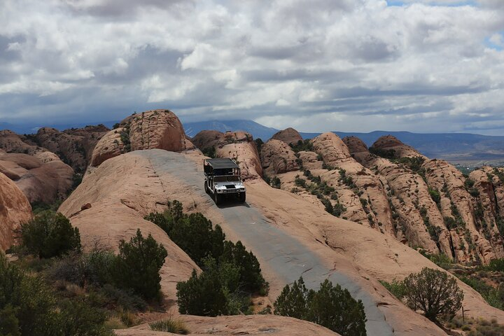 Moab’s Original Hummer Adventure: Hell’s Revenge Trail Experience JTXCexNS
