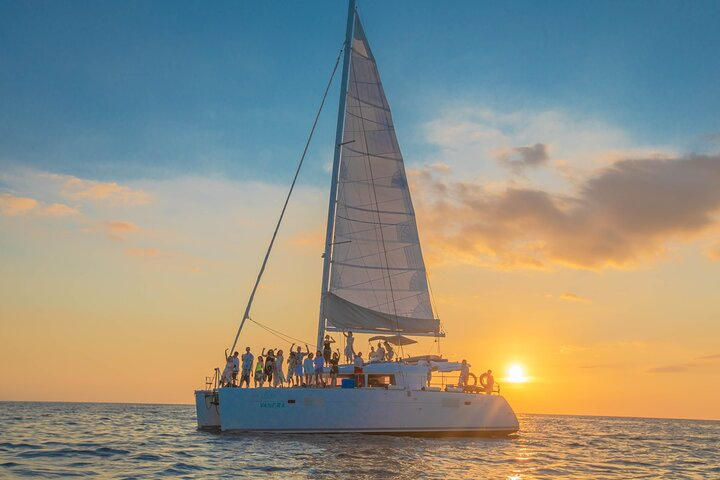 Romantic Sunset Yacht Around Koh Lipe with Islands View ooCgBXFb