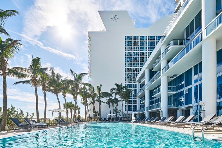 Wellness Escape Day — Full-Day Spa & Resort + 1 Private Session IhFoepIt