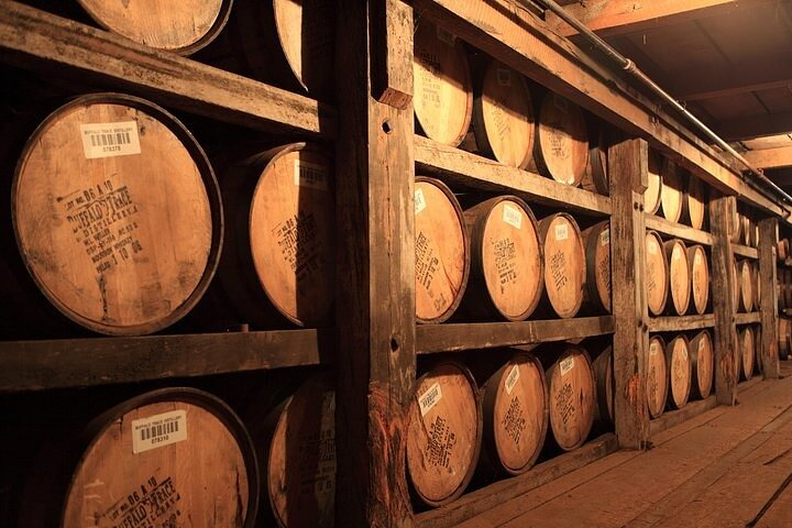 Groups: Makers Mark OR Buffalo Trace OR Woodford or Others 3YdOxJ1L