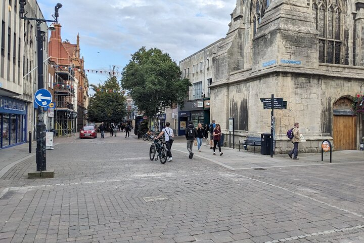 How Ancient Gloucester Helped Change the World Audio Guided Tour qXFY1Ylr