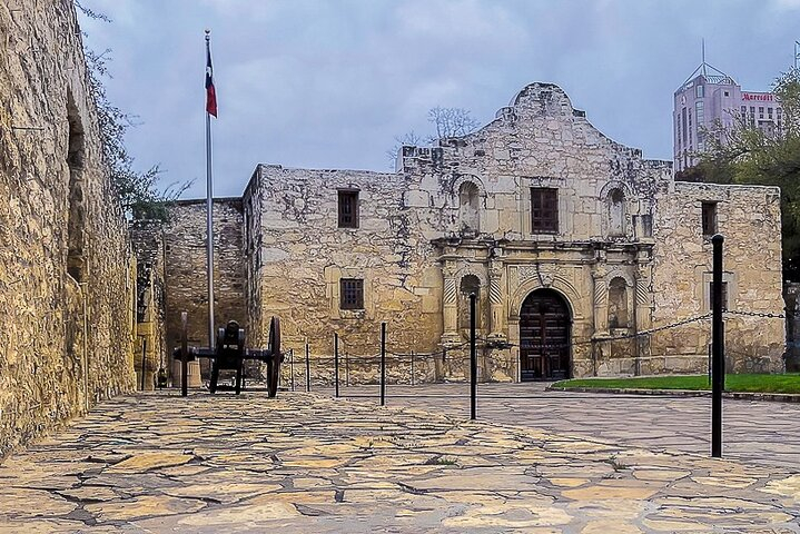 San Antonio UNESCO Missions & Downtown Tour in Mercedes Comfort O0jU33BC