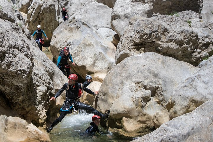 Canyoning descent of the Galamus Gorge cPW7fAy6