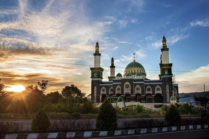 2-Hour Private Guided Walking Tour in Bengkulu BYK57BVe