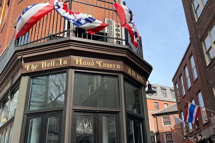 2 Hour Historic Pub Crawl in Boston THOpgeMW