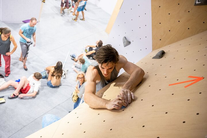 Paris - Combo Full Day Climbing Room and Fluorescent Mini Golf 8xKEoGfh