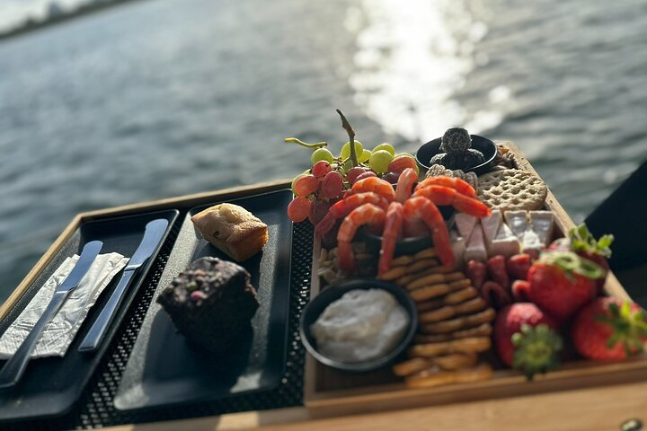 Gold Coast 2 hour Sunset Sailing Cruise with Drinks&Tasting Plate amN79A4p