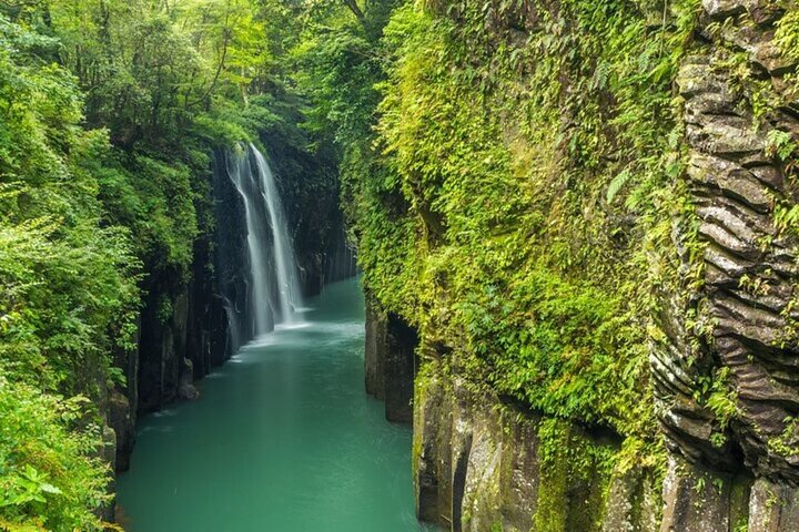 Takachiho Gorge, Shirakawa Suigen, Amanoiwato &Yasukawara Shrines nAMHCBad