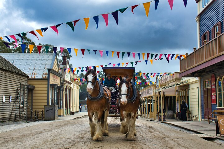 Sovereign Hill, Botanical Gardens and Melbourne Skydeck Bus Tour  OYa8g7Rj