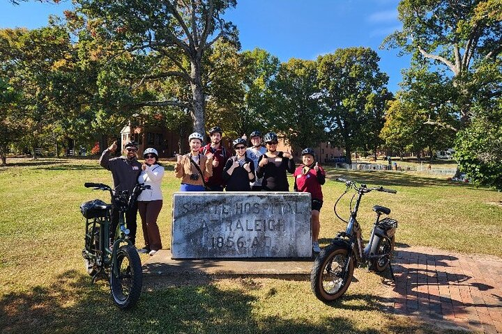 Raleigh Guided E-bike Tour: Ghosts, Mystery, Creepy History qi00G3nt