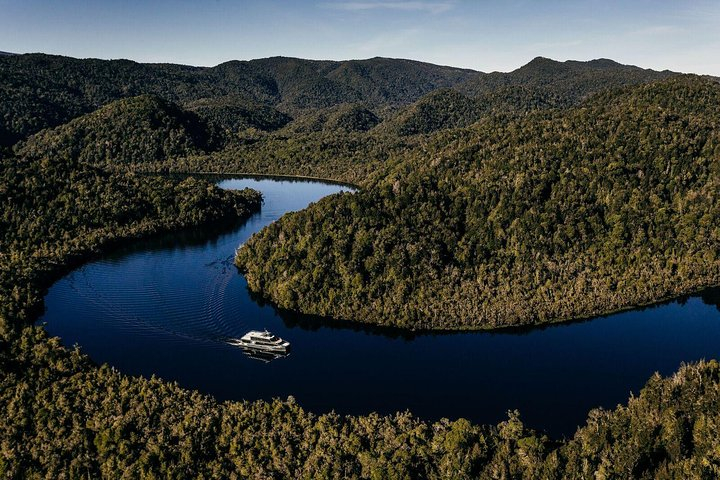 Gordon River Cruise departing from Strahan rL74HT07
