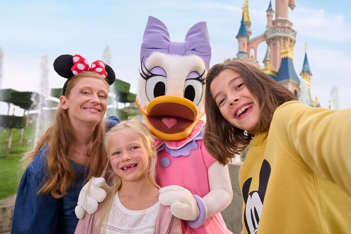 Disneyland® Paris 1 Day Ticket with Transport from Paris  Aa4ZNifg