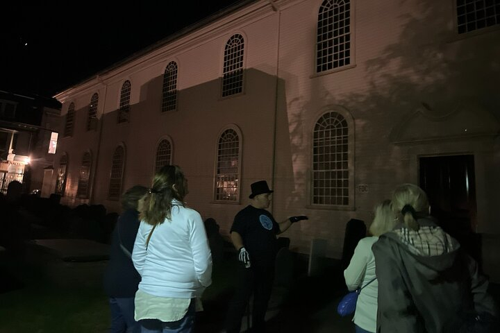 Walking Ghost Tour Through Newport RI 73FhIK2I