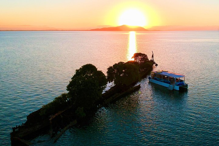Aquascene Magnetic Island Sunset & Shipwreck Tour  mQubJFF0