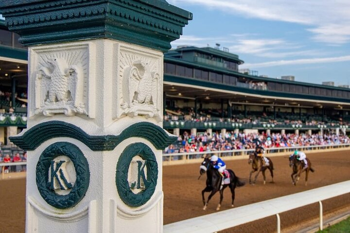 B&C horseback riding, Keeneland or Churchill Down Racetrack. Zy9rBFPM