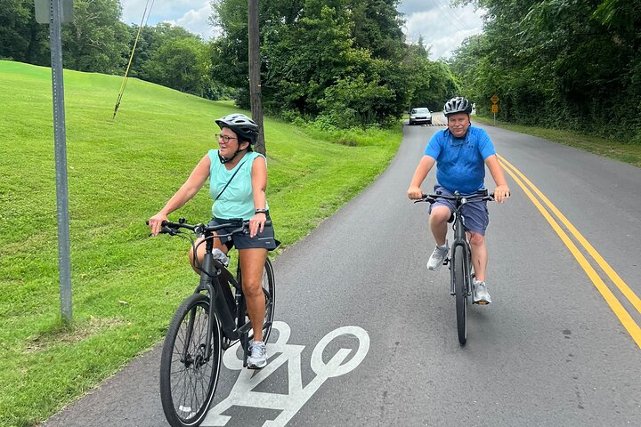 East Nashville Neighborhood E-bike Tour  9FnGSwGW
