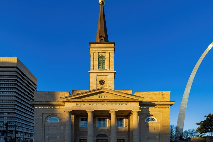 Saint Louis Self Guided Driving and Walking Audio Tour yQxZPg4A