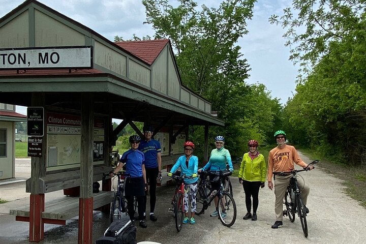 KATY Self-Guided 6-day Tour - Clinton to St. Charles + 1 bag Shfvzi53