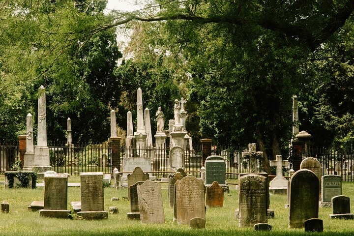 Journey Through America's Most Historic Cemetery Complex kR4dBSOB