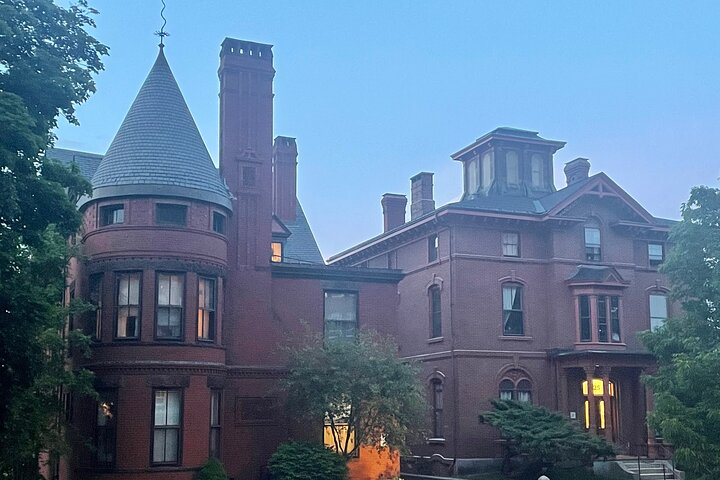 Walk With Ghosts in Portland jUorqeNh
