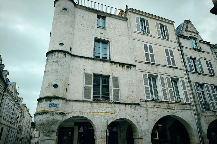 La Rochelle, Old Town and Vieux Port Guided Walking Tour Mb7uJW2M