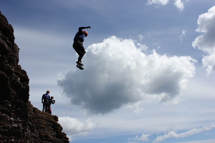 Coasteering Geopark Adventure In Torquay Ctdq1NcU