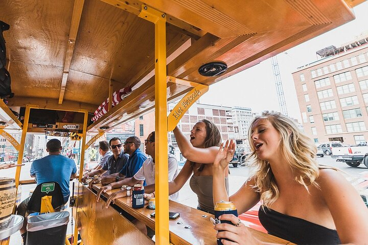 Indianapolis Mobile Pub Tour and Experience  hULlaME2
