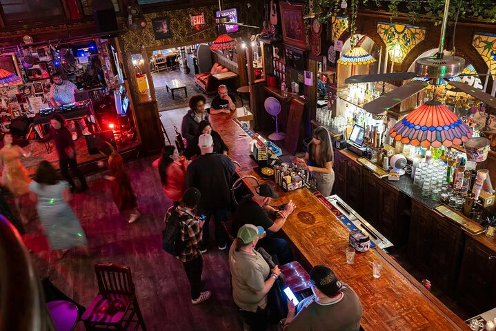 Walking Pub Crawl in Downtown Juneau LpKierMy