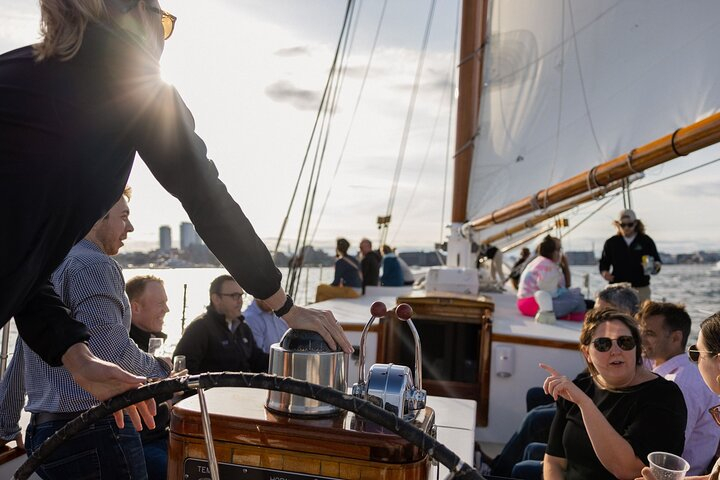 Boston Harbor Sunset Sail Tour xxYy6pf3