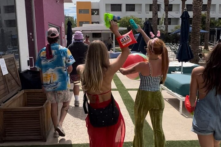 Old Town Scottsdale Party Bike Bar Crawl and Pool Party CkA7NJ8b