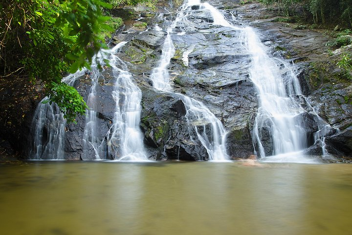 Amazon Waterfalls: Real adventure in the wild jungle S69r1mqZ