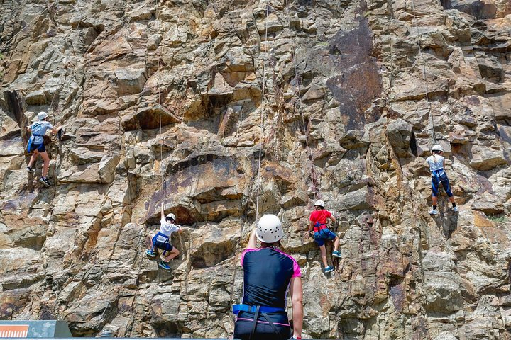 Rock Climbing at the Kangaroo Point Cliffs in Brisbane 6eFgoMa7