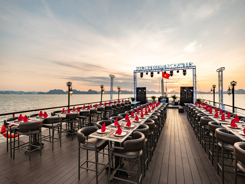 Ha Long Diamond Luxury Day Cruise:Ha Long Bay,Sung Sot &Titop Island WR5pau9K