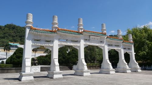 Taipei National Palace Museum + Chiang Kai-shek Memorial Hall + Monga Longshan Temple one-day tour[Guaranteed Departure] Day Tours bLDX88nH