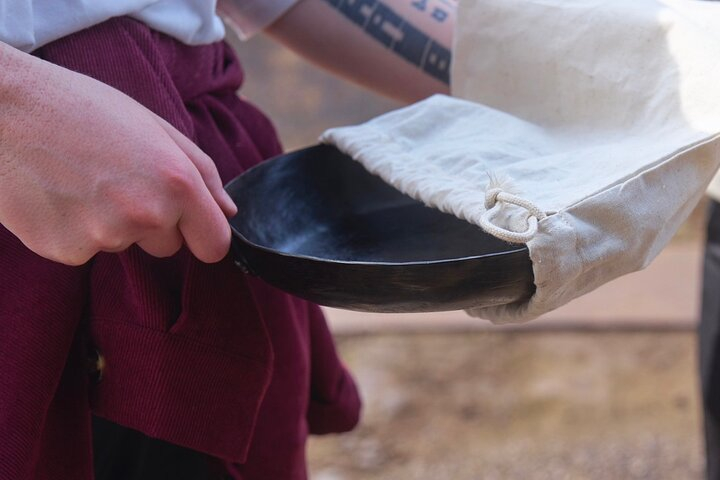 One-of-a-kind frying pan crafting tour Ihgj6lOj