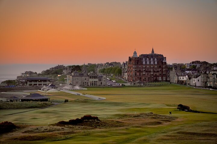 Premium Golf Photo Experience in St Andrews Old Course nWrL4V6C