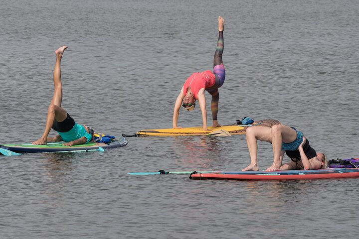 SUP Yoga: Paddleboard Yoga Experience in Nature aAOF6A9W