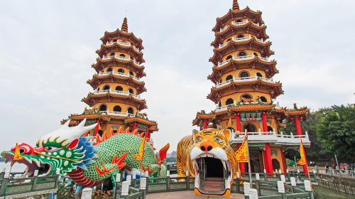 Kaohsiung Fo Guang Shan Buddha Memorial Hall + Lotus Pond + Qishan Old Street + Pier-2 + Xiziwan 1-day tour Day Tours oWFou4Co