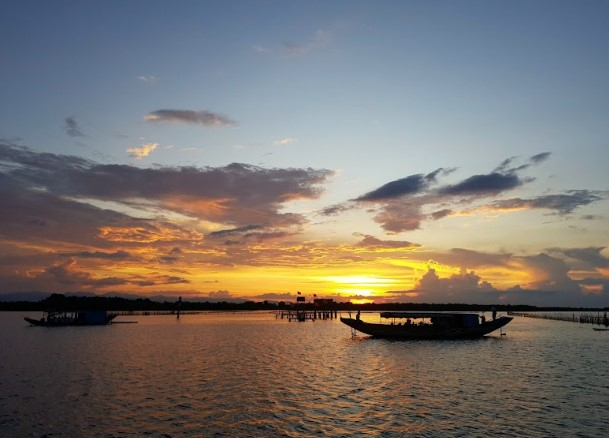 Discover Sunset on Tam Giang Lagoon tco3yW2Z