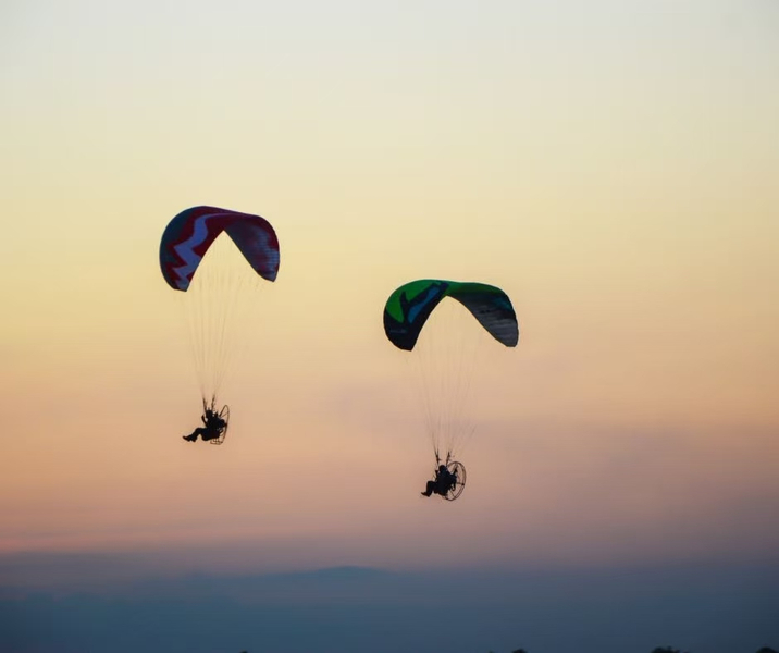 Paragliding Flight in Vang Vieng Gxij7yI5