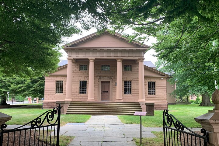 Newport Colonial History: A Self-Guided Tour Off the Beaten Path G3L14KW6