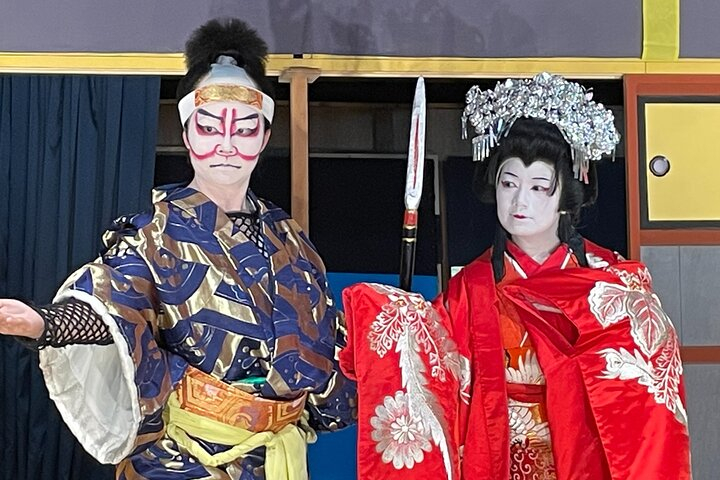 Authentic Kabuki Transformation & Mini Performance at Aioiza Gifu Qsbt4O2A