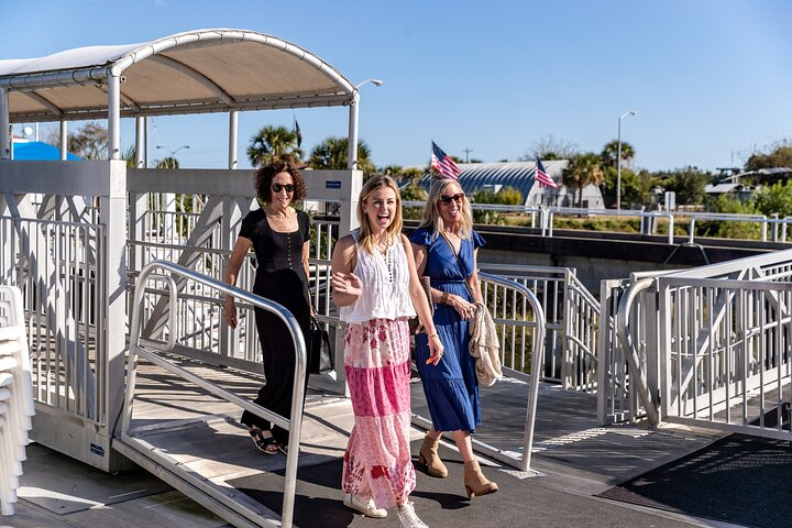 1.5-Hour Charleston Harbor Cruise with Live Narration ZFVJelLG