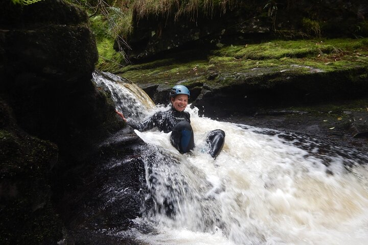 Gorge Scrambling in Snowdonia KGSGu5Hq