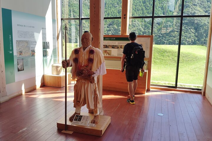 Wakayama: Legends and Purification at Kumano Hongu Shrine S6xdhMSz