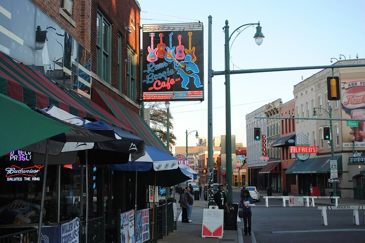 Self Guided Walking Tour of Beale Street in Memphis wWDeM7ce