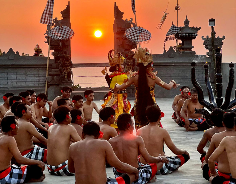 Sunset Kecak & Karang Boma Cliff Uluwatu Day Tour in Bali 28neOPJM