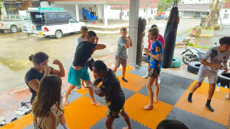 Koh Chang: Muay Thai Boxing Introduction Class for Beginners BBUKxmsw