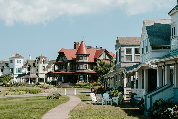 Self Guided Walking Tour of Oak Bluffs Marthas Vineyard 836N8RdN