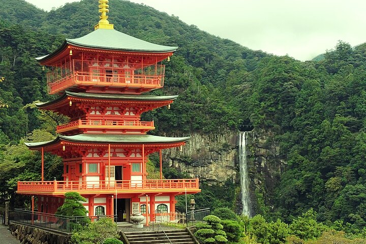 Wakayama: Walk Daimon-zaka to Nachi in Noble Heian Attire GqeVY8GR